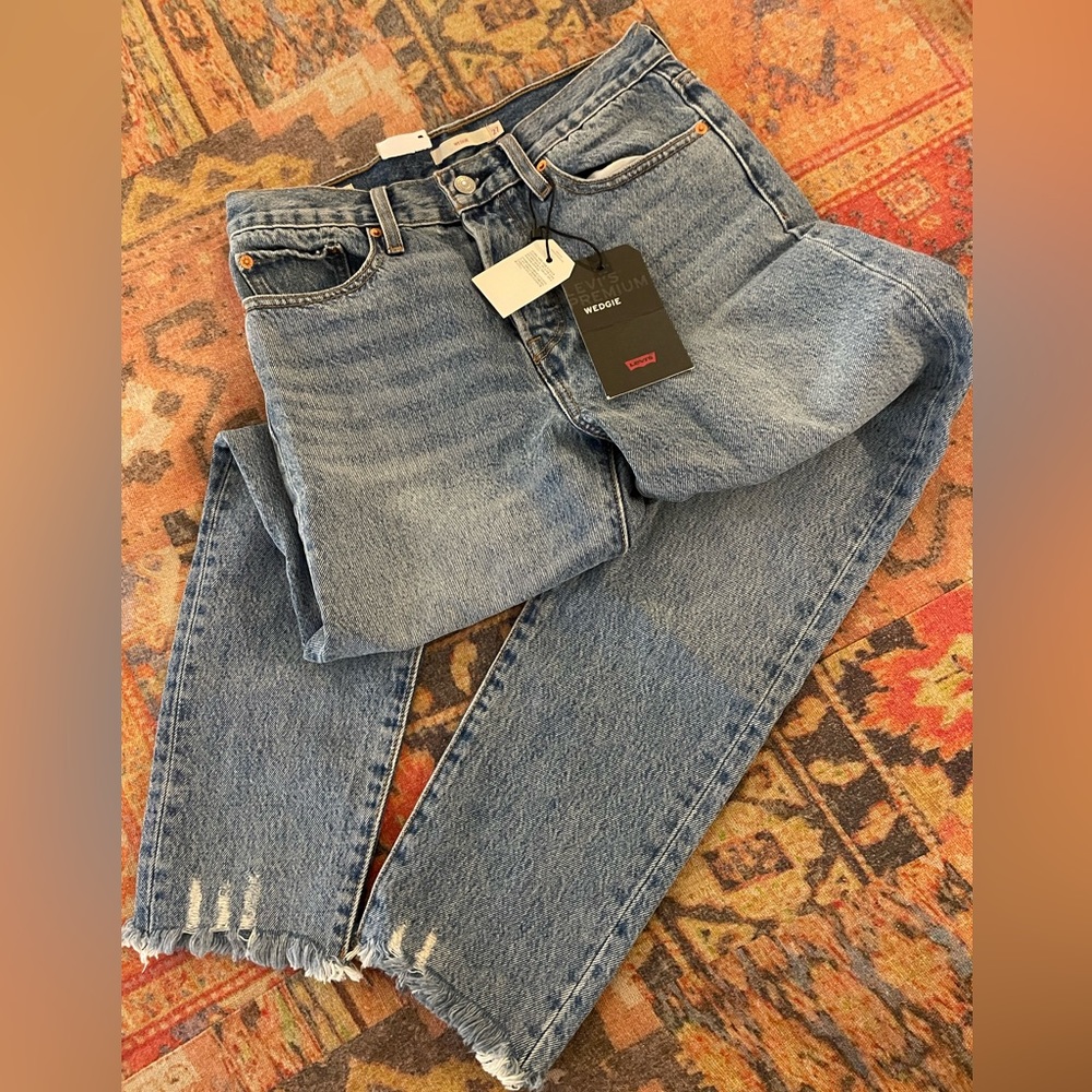 Levi’s Wedgie Straight High Rise 27 NWT